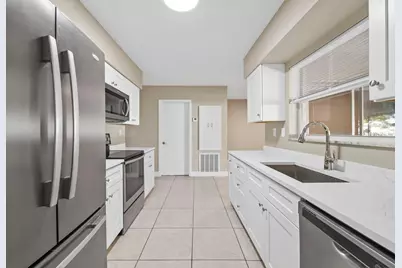 9203 NW 71st Street, Tamarac, FL 33321 - Photo 6