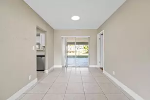 9203 NW 71st St, Tamarac, FL 33321 - Photo 8
