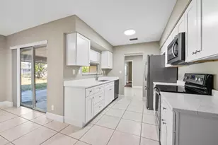 9203 NW 71st St, Tamarac, FL 33321 - Photo 4