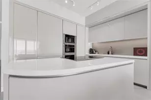 18975 Collins Ave, North Miami Beach, FL 33160 - Photo 8