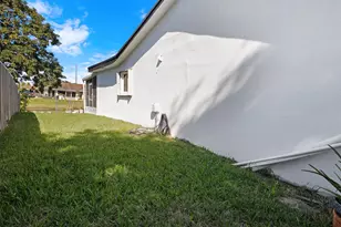 9231 N Cypress Cir, Miramar, FL 33025 - Photo 42