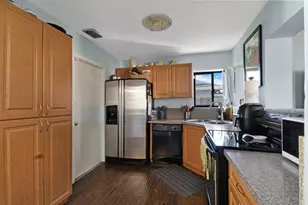 9231 N Cypress Cir, Miramar, FL 33025 - Photo 16