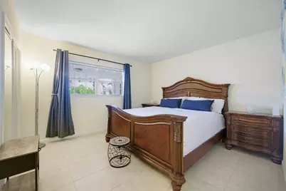 470 Paradise Isle Boulevard #206, Hallandale Beach, FL 33009 - Photo 12