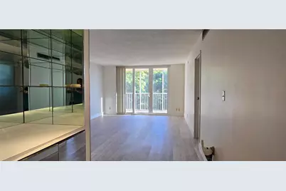 250 Jacaranda Drive #604, Plantation, FL 33324 - Photo 4