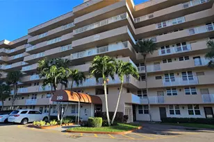 250 Jacaranda Dr, Plantation, FL 33324 - Photo 1