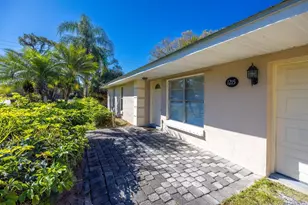 1215 37th Ave, Vero Beach, FL 32960 - Photo 2