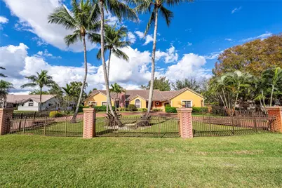 11301 SW 3rd Street, Plantation, FL 33325 - Photo 2