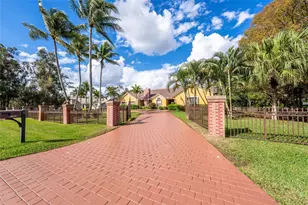 11301 SW 3rd St, Plantation, FL 33325 - Photo 4