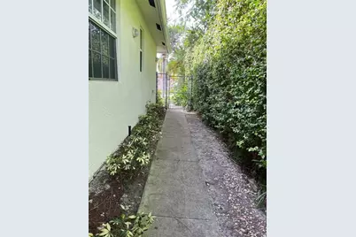 713 NE 4th Street, Hallandale Beach, FL 33009 - Photo 6