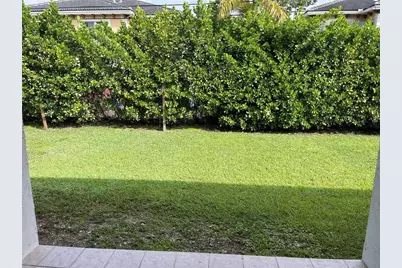 717 NE 4th Street, Hallandale Beach, FL 33009 - Photo 12