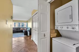 140 Lakeview Dr, Weston, FL 33326 - Photo 4
