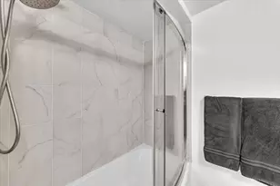 140 Lakeview Dr, Weston, FL 33326 - Photo 24