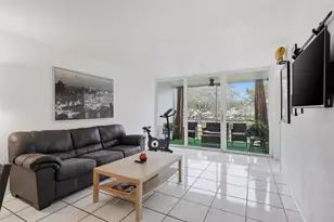 9451 Evergreen Pl, Davie, FL 33324 - Photo 8