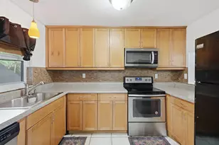 9451 Evergreen Pl, Davie, FL 33324 - Photo 4