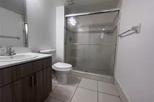 18335 NW 68th Ave, Hialeah, FL 33015 - Photo 8