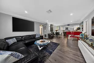 918 NE 4th St, Hallandale Beach, FL 33009 - Photo 4