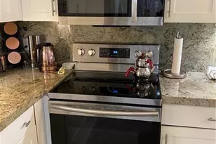 21135 Helmsman Dr, Miami, FL 33180 - Photo 6