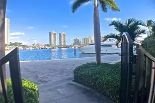 21135 Helmsman Dr, Miami, FL 33180 - Photo 32