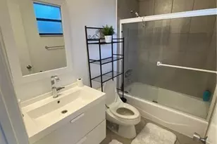 21135 Helmsman Dr, Miami, FL 33180 - Photo 18