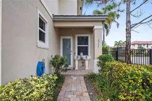 6993 Pines Cir, Coconut Creek, FL 33073 - Photo 2