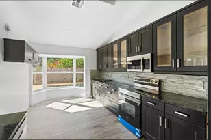 7060 NW 47th Pl, Lauderhill, FL 33319 - Photo 6