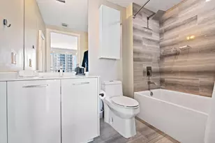 1300 Brickell Bay Dr, Miami, FL 33131 - Photo 18