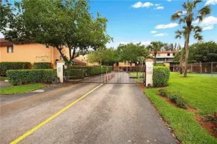 430 Commodore Dr, Plantation, FL 33325 - Photo 30
