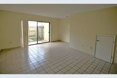 9477 Palm Circle, Pembroke Pines, FL 33025 - Photo 4