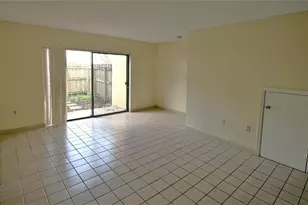 9477 Palm Cir, Pembroke Pines, FL 33025 - Photo 4