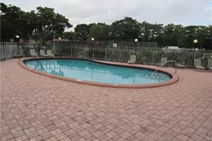8000 Colony Circle, Tamarac, FL 33321 - Photo 12