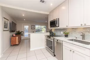 704 NE 14th Pl, Fort Lauderdale, FL 33304 - Photo 4