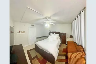 5160 Las Verdes Circle #103, Delray Beach, FL 33484 - Photo 12