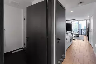 398 NE 5th St, Miami, FL 33132 - Photo 8