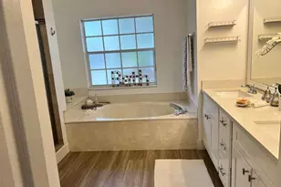 1372 Bayview Cir, Weston, FL 33326 - Photo 14