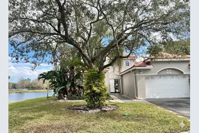 1372 Bayview Circle, Weston, FL 33326 - Photo 2