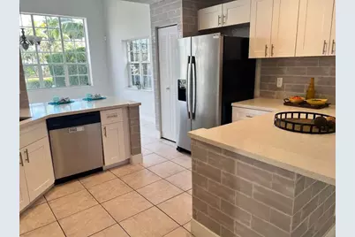 1372 Bayview Circle, Weston, FL 33326 - Photo 8