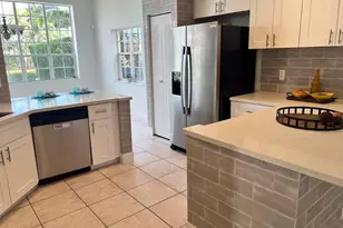 1372 Bayview Cir, Weston, FL 33326 - Photo 8