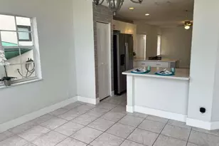 1372 Bayview Cir, Weston, FL 33326 - Photo 6