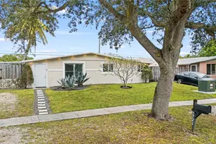 5721 SW 38th Ct, Davie, FL 33314 - Photo 2