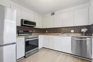 13250 SW 4th Ct, Pembroke Pines, FL 33027 - Photo 6