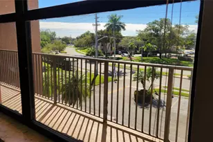 10467 S Sunrise Lakes Blvd, Sunrise, FL 33322 - Photo 16