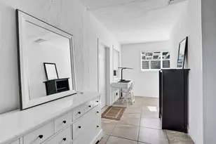 1528 NE 28th Dr, Wilton Manors, FL 33334 - Photo 14