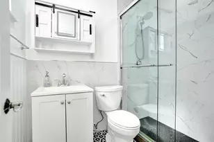 1528 NE 28th Dr, Wilton Manors, FL 33334 - Photo 16