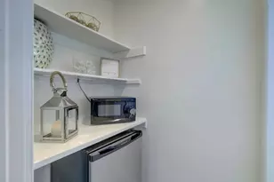 2740 NE 30th Pl, Fort Lauderdale, FL 33306 - Photo 4