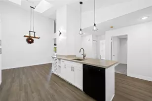 8245 NW 70th St, Tamarac, FL 33321 - Photo 4