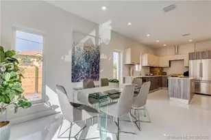 698 NE 43rd St, Fort Lauderdale, FL 33334 - Photo 8