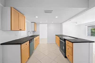 7005 NW 11th Street, Margate, FL 33063 - Photo 8