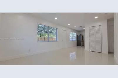 831 NW 14th Way #2, Fort Lauderdale, FL 33311 - Photo 2