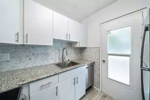 2555 NE 11th St, Fort Lauderdale, FL 33304 - Photo 12