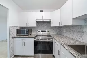 2555 NE 11th St, Fort Lauderdale, FL 33304 - Photo 14